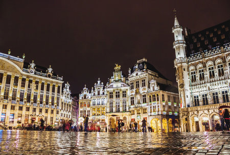 BRUSSELS, BELGIUM - AUGUST 22, 2014: Grand Place - the main square in Brussels at night, Belgiumのeditorial素材