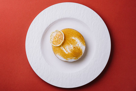 lemon mousse served with lemon sliceの写真素材