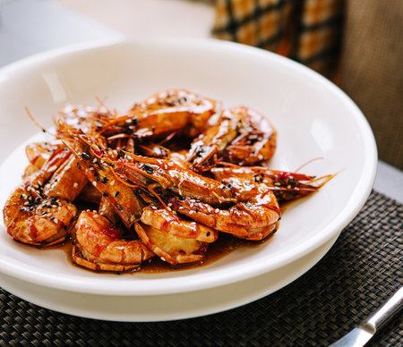 king fried prawns in a restaurantの写真素材