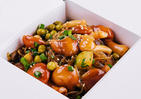 Konjac pasta with mushrooms and green peas