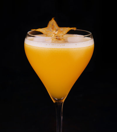 refreshing carambola martini cocktail with champagneの写真素材