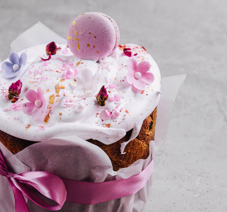cupcake with white icing and macaronsの写真素材