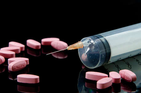 Prepare syringe injection to patients with symptoms of calcium deficiency  