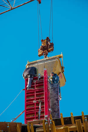 Dnepropetrovsk, Ukraine - 02.15.2022: Construction formwork, reinforcement for the construction of buildings. Workers make a concrete structure.のeditorial素材