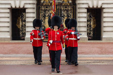 BEEFEATERS, LONDON - OCTOBER 18: A Royal Guard at Buckingham Palace parade in London, England. 2012のeditorial素材