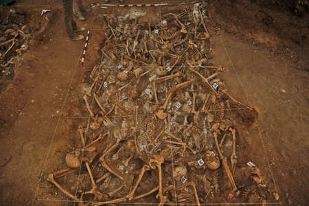 In 1936, just at the beginning of the Spanish Civil War, dozens of non-fascist Citizens Were Carried from Burgos to mount Estepar. Over there, They Were shot by a platoon of Franco's army and buried in a mass grave Until 2014-2015.のeditorial素材