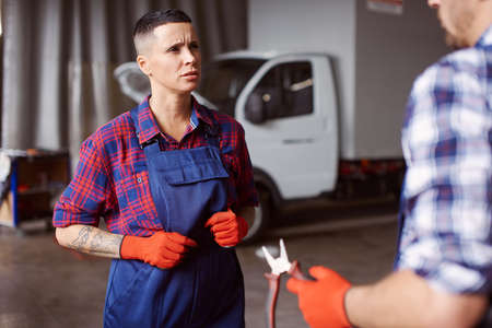 Female automechanic in the uniform listens to her mentor.の写真素材