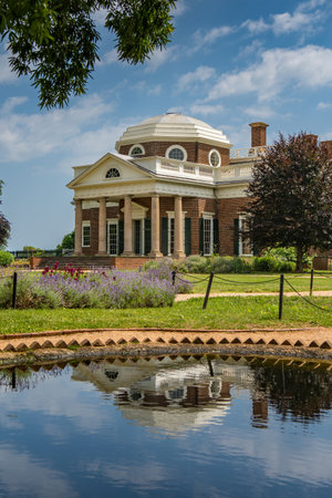 A photo of Monticello with a reflection on the pond out frontの写真素材