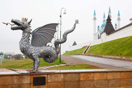 KAZAN CITY, RUSSIA - SEPTEMBER 25: Zilant Dragon and Kol Sharif mosque on September 25, 2011 in Kazan city, Russia. Zilant is a legendary creature and the official symbol of Kazanのeditorial素材