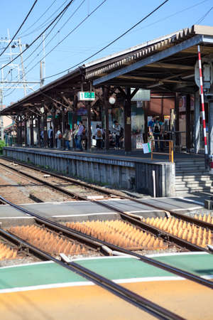 KAMAKURA, JAPAN â CIRCA APR, 2013: The Hase Station platform with waiting people is on Enoshima Electric Railway line. Station of Kamakura city. The Kanagawa Prefectureのeditorial素材