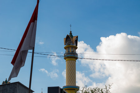 Islamic Architecture: Ornate Minaret with Gold Accentsの写真素材