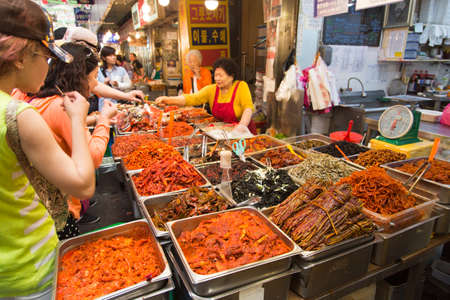 Seoul, Republic of Korea - 5 May 2015: People queing and tasting the food on a stall in Gwangjang Market in Seoul, Koreaのeditorial素材