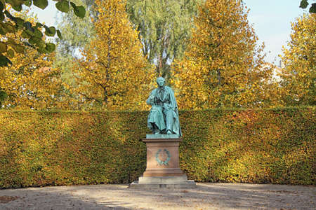 Sculpture of H.C. Andersen in Rosenborg Royal garden, Copenhagenのeditorial素材
