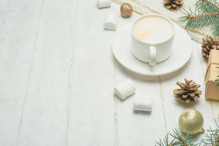 Christmas composition in Scandinavian style. Christmas gifts, coffee with marshmallows, pine cones, spruce branches on a wooden white background. Flat lay. view from above, place to copy. Bannerの写真素材