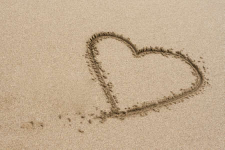 romantic heart drawn in the sand on the beach in Valentine's Dayの写真素材