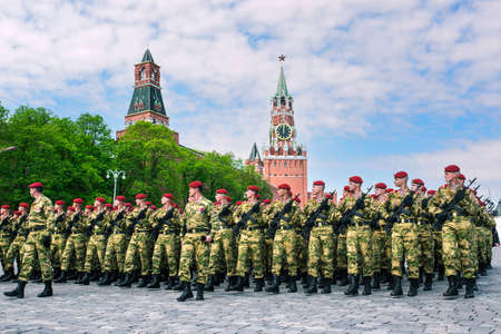 Victory Parade on Red Square in Moscow. The military are in arms. The Russian army in red berets and green uniforms: Moscow, Russia, 09 may 2019のeditorial素材
