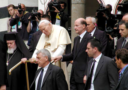 RILA, BULGARIA - 25 MAY 2002: Pope John Paul II and Bulgarian prime minister Simeon...