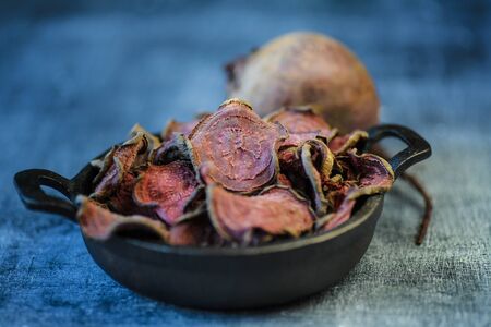 vegetarian pile of healthy beet chips Purple Baked Beet Chips Vegan snacks, vegetable chips in...