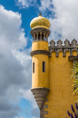 Arabic style tower on one side of the Palacio da Penaのeditorial素材