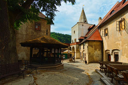 KRIVOKLAT, CZECH REPUBLIC - JULY 11, 2016: Inner yard with well and other attractions of restored medieval castleのeditorial素材
