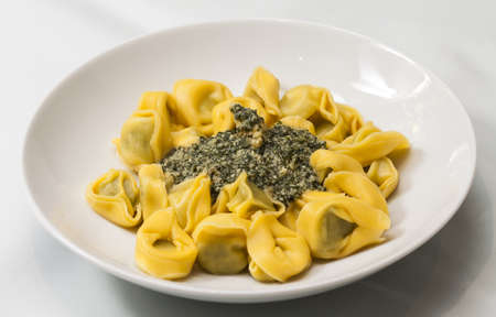 Image of tortellini al pestoの写真素材