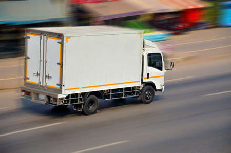 Motion image of the white truck driving with speedの素材 [FY310147599100]