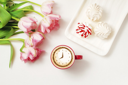 a cup of coffee cappuccino with a clock pattern from cinnamon on milk foamの写真素材