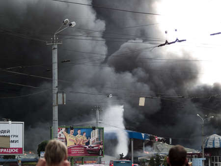 Dnipropetrovsk, Ukraine, 22 september 2009: Slavyansky market fireのeditorial素材