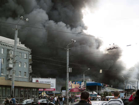 Dnipropetrovsk, Ukraine, 22 september 2009: Slavyansky market fire. The wholw market was burnt in 1 hour.のeditorial素材