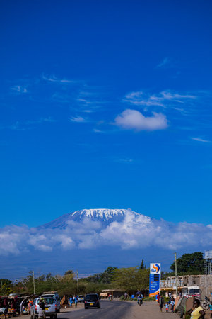 Mount Kilimanjaro is a dormant volcano in United Republic of Tanzania. It has three volcanic cones: Kibo, Mawenzi, and Shira. It is the highest mountain in Africa and the highest sのeditorial素材