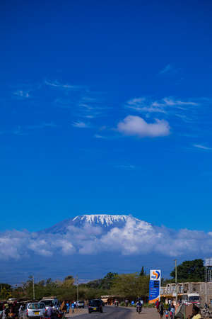 Mount Kilimanjaro is a dormant volcano in United Republic of Tanzania. It has three volcanic cones: Kibo, Mawenzi, and Shira. It is the highest mountain in Africa and the highest sのeditorial素材