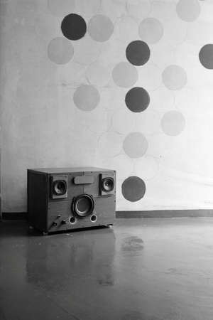 I made this stereo system for our tiny gym and the wall art is done by my daughterの写真素材
