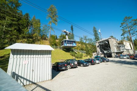 KUZNICE, POLAND-SEPTEMBER 18: Cable car carries passengers from Kuznice to Kasprowy Wierch peak on Septomer 18, 2017 in Zakopane, Poland. This cable car built in 1936, was the first of its kind in Polandのeditorial素材