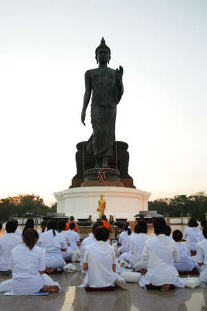 Buddhists pay homage to Buddhaの写真素材