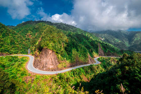 The road to the Laichau province from Sapa.のeditorial素材