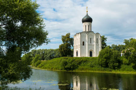 BOGOLYUBOVO, RUSSIA - JULY 16, 2015: Church of the Intercession on the Nerl near the village Bogolyubovo, Vladimir region, Russia.のeditorial素材