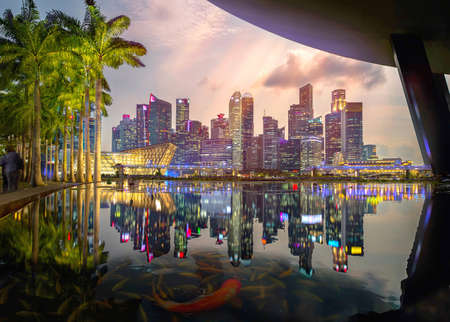 The Downtown Core surrounds the mouth of the Singapore River and southeastern portion of its watershedのeditorial素材