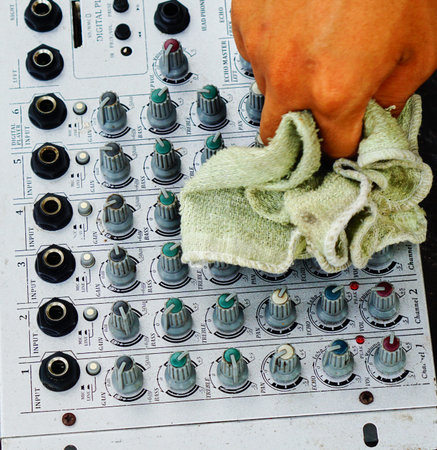 How to cleaning audio mixer