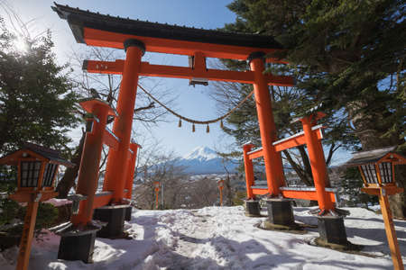 This photo was shot from Chureito Pagoda which is one of the best view point to see Mt.Fuji. The snow falls in winter and makes this area cover by the beutiful white color.Mount Fuji Fujisan is with 3776 meters Japan's highest mountain. It is not surprisiのeditorial素材