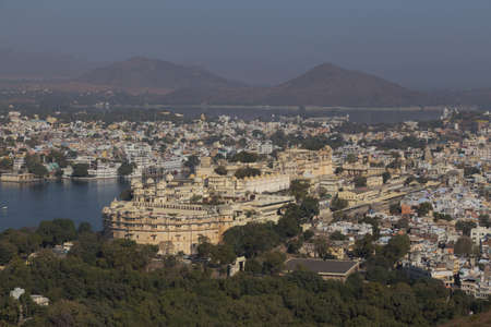 This photo was shot from Udaipur city in the evening time. Udaipur city palace was built over a period of nearly 400 years being contributed by several kings of the dynasty. It is located on the east bank of the Lake Pichola and has several palaces built のeditorial素材