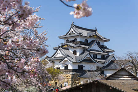 Hikone Castle was completed in 1622. It is an original castle, survived the post feudal era without undergoing destruction and reconstruction. Besides the castle's main keep, most of the inner moats, walls, guard houses and gates also remain intact.のeditorial素材
