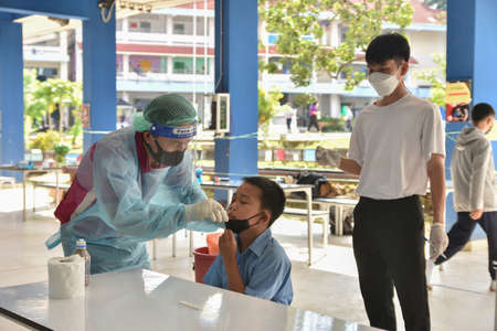 9 Nov 2021; Chiang Rai, Thailand:Teachers use rapid self-testing antigen kits. (atk)Covid-19 test for studentsのeditorial素材