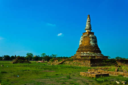 Old chedi is near the Ayothaya Floating Market , Ayutthaya Thailand.の写真素材