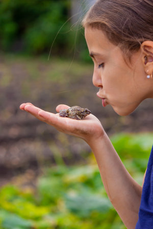 girl hold a toad in the palm of her hand. selective focus. Natureの写真素材