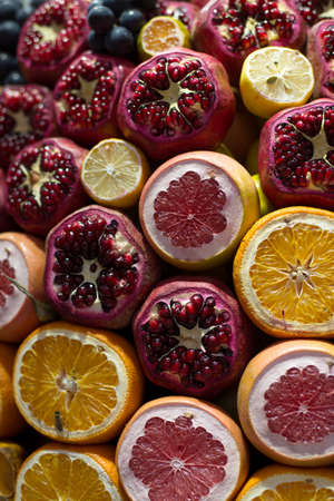 The pattern of Peeled pomegranates in the marketの写真素材