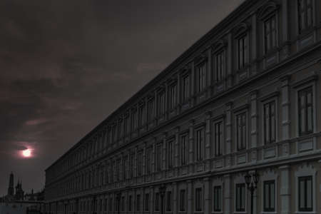 Bangkok, Thailand - Sep 28, 2019 : The picture of the setting sun Is the beautiful orange circle sun and a big circle With a beautiful building beside.の写真素材