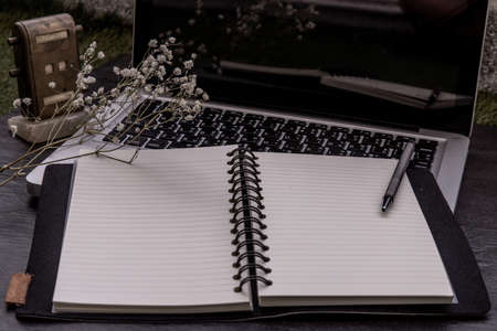 Open empty blank notebook organizer with pen for planning work on laptop, Concept for business. Planning or diary. Great for any use. Oblique view from the topの写真素材