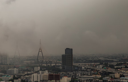 Bangkok, thailand - Oct 16, 2020 : PM 2.5 or Heavy smog was covered the Bangkok building the morning.There are air pollution under heavy cloud. Focus and blur.のeditorial素材