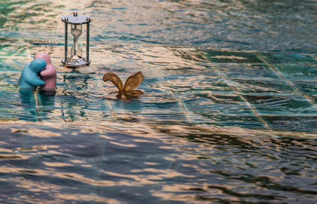 Blue and pink ceramic couple dolls hug with each other on pool water. Concept for anniversary, Wedding and eternal love concept, Romance wedding or Valentineâs day.の写真素材