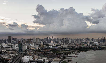 Bangkok, Thailand - Aug 16, 2021: Beautiful curve of the chao phraya river in the evening time. Good time for waiting the sunset last light of the day, Nice city view, No focus, specifically.のeditorial素材